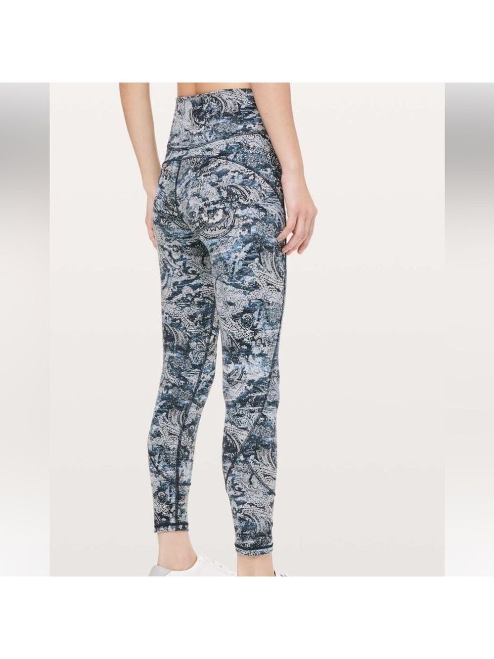 Lululemon In Movement 7/8 Tight size 4 leggings